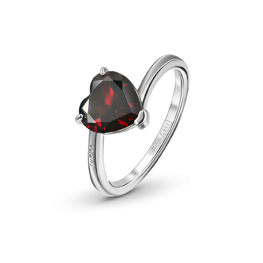 Кольцо из серебра с гранатом в форме сердца