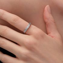 Кольцо из серебра с фианитом Spark Line
