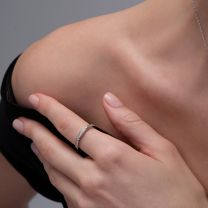 Кольцо из серебра с фианитами