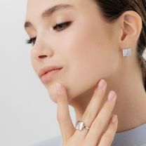 Серьги-пусеты из серебра с бриллиантами