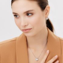 Колье из серебра с бриллиантом