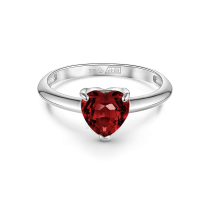Кольцо из серебра с гранатом в форме сердца