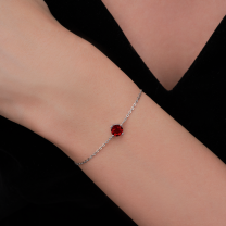 Браслет из серебра с гранатом круглой огранки