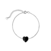 Браслет из серебра с ониксом в форме сердца