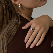 Кольцо широкое из серебра с янтарем