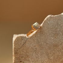 Кольцо ALICE с лабрадоритом в золотом напылении