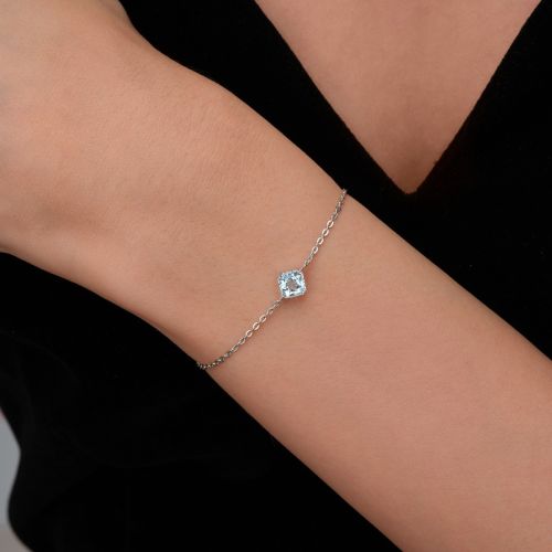 Браслет из серебра с топазом Sky Blue квадрат