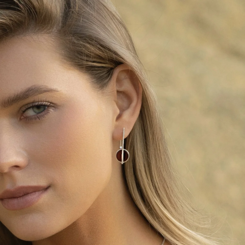 Серьги на английском замке из серебра с янтарем