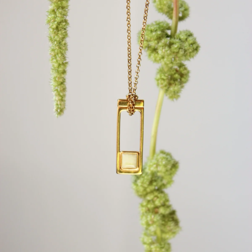 Колье позолоченное из серебра с молочным янтарем