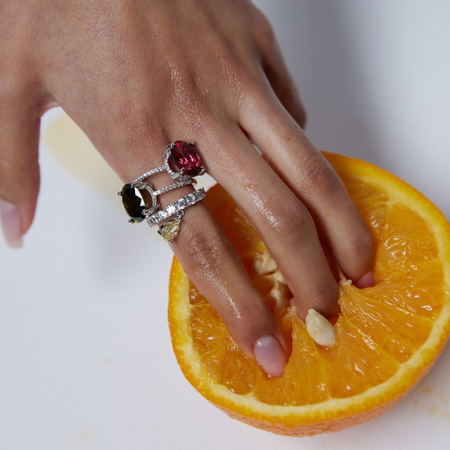 Кольцо-перстень из серебра Embrasse Garnet